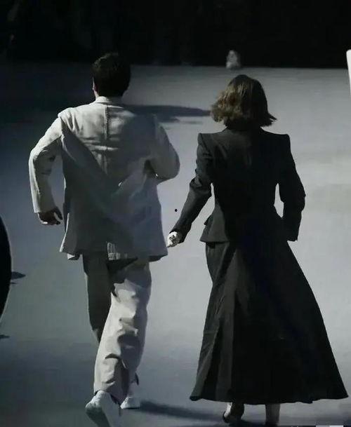 为了吃瓜进娱乐圈见红了,一场意外的明星之旅  第2张